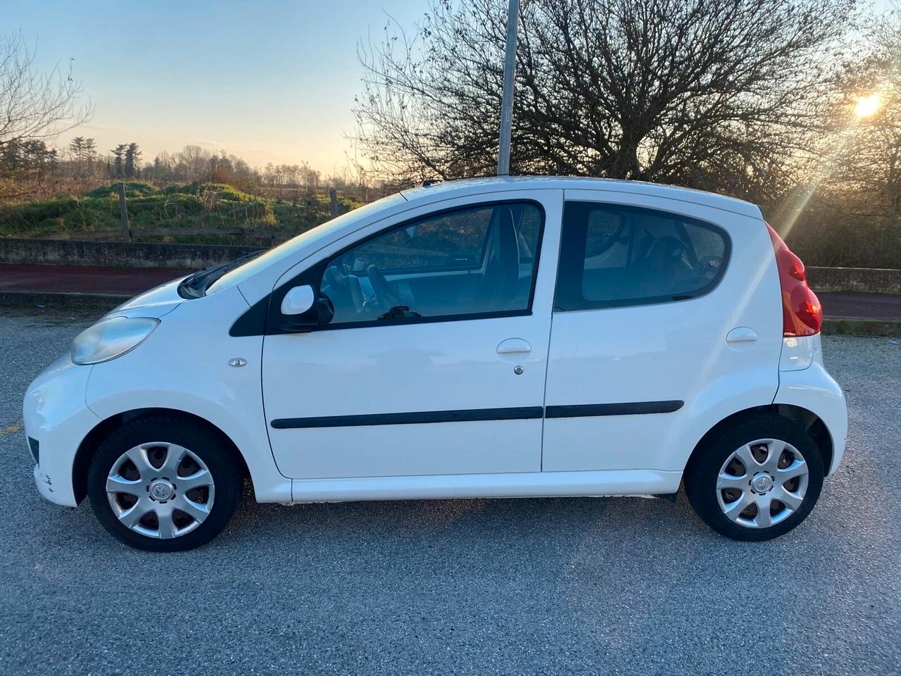 Peugeot 107 1.0 68CV 5p. Sweet Years SOLI *112000* KM ADATTA AI NEOPATENTATI UNICO PROPRIETARIO