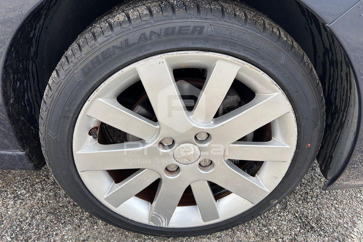 PEUGEOT 207 1.6 8V HDi 112CV CC Allure