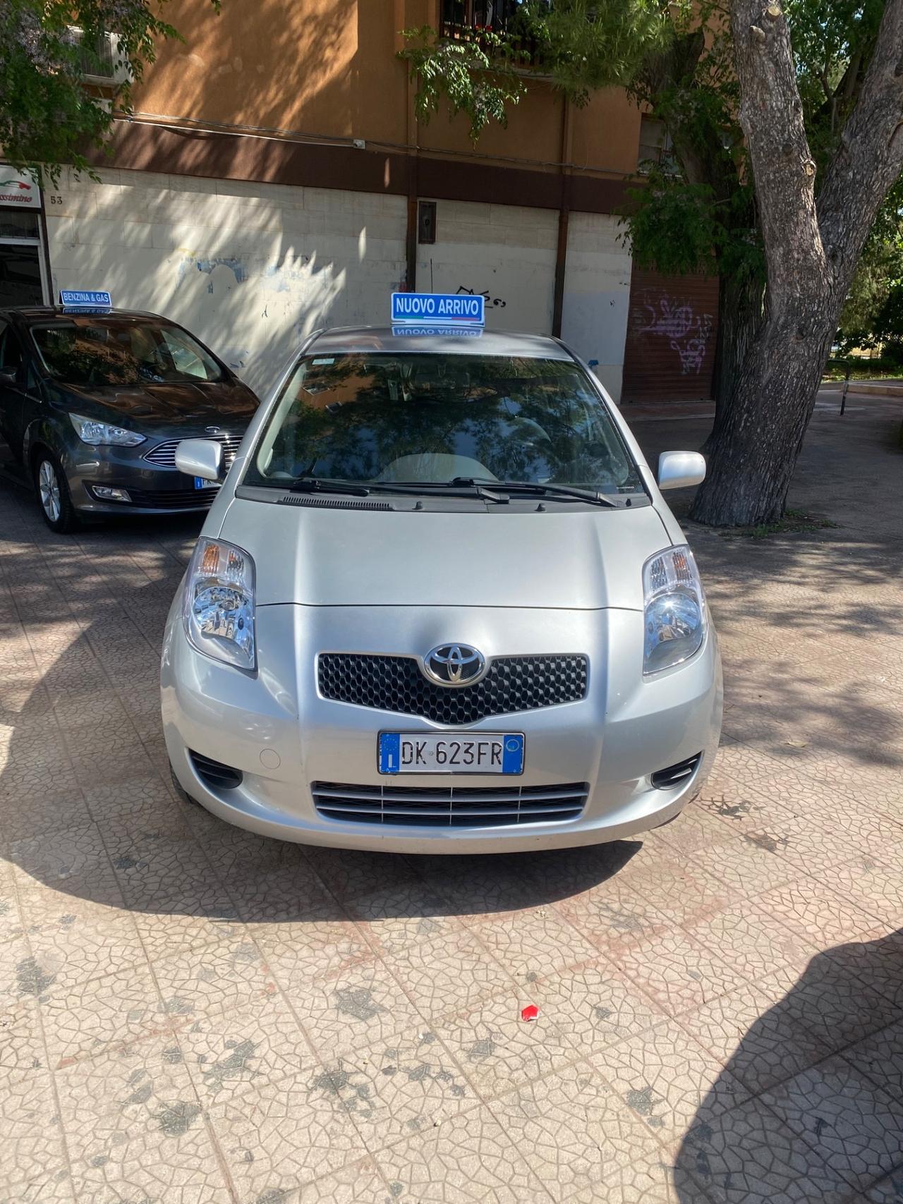 Toyota Yaris 1.0 5 porte Sol