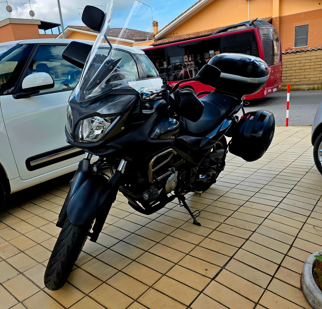 SUZUKI V-STORM 650