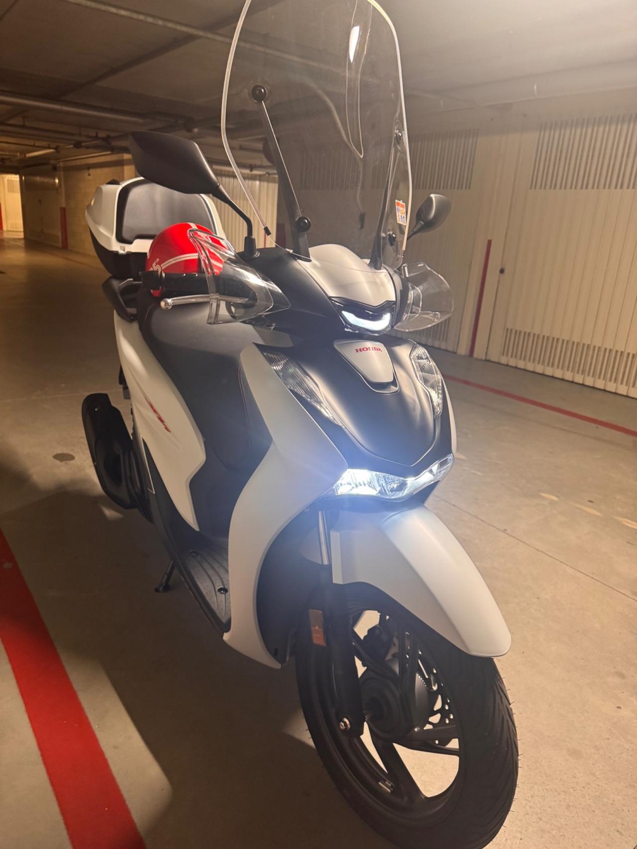 Honda SH 125 Sport Matt Pearl Cool White