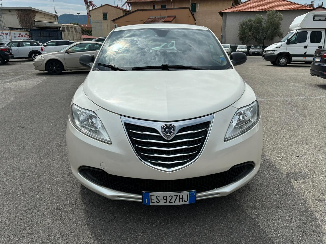 Lancia Ypsilon 1.2 69 CV 5 porte S&S Gold OK NEOPATENTATI