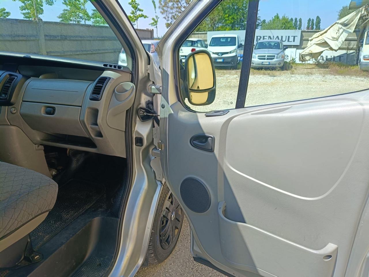 Renault TRAFIC 9 posti