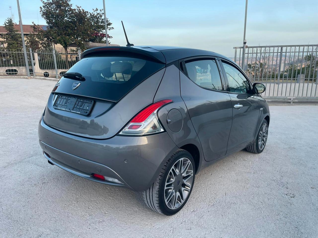 Lancia Ypsilon 1.2 69 CV PLATINUM