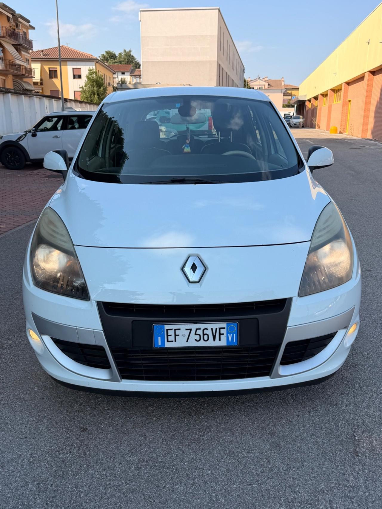 Renault Scenic 1.5DCI 2011 neopatentati pronto uso pelle navi