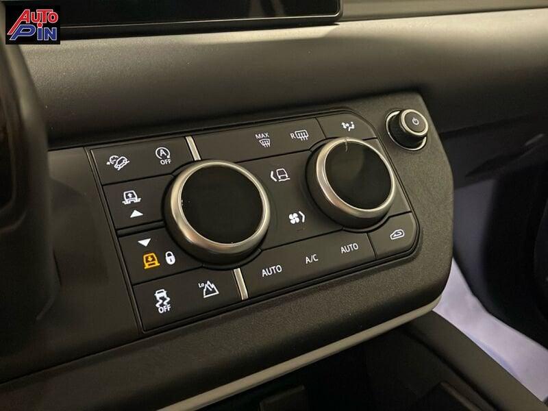 Land Rover Defender 3.0D I6 200 110 SE AWD auto.