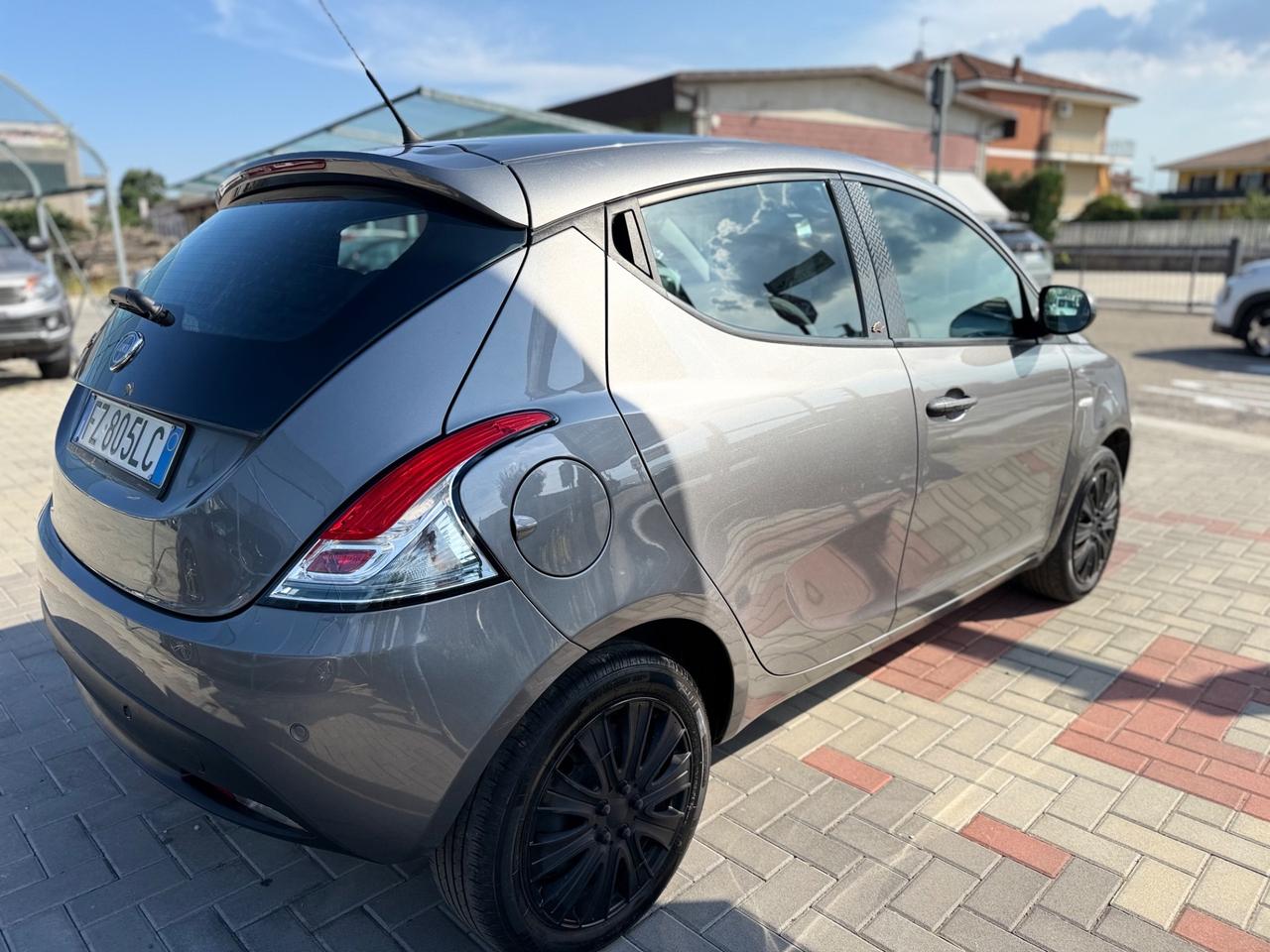 Lancia Ypsilon 1.2 69 CV 5 porte GPL Ecochic Black and Noir