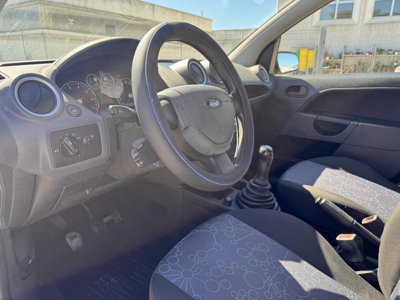 Ford Fiesta 1.2 16V 5p. Ghia km 144000