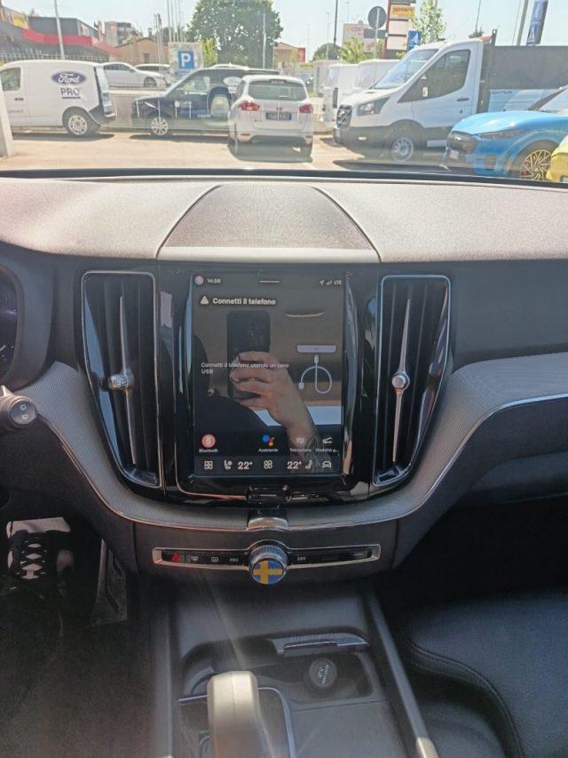 VOLVO XC60 B4 (d) AWD automatico Ultimate Dark