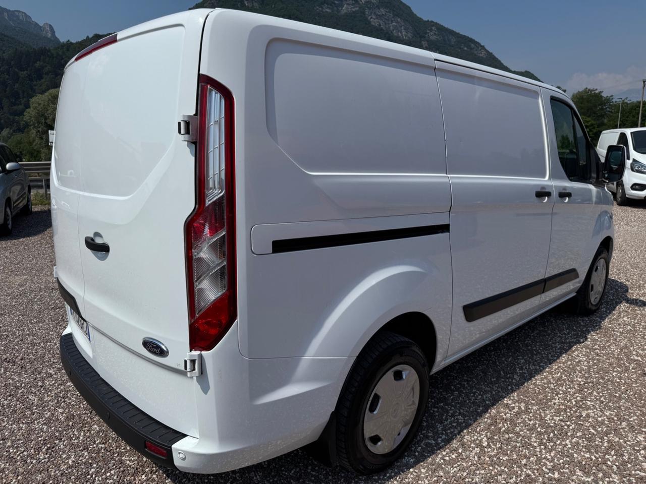 Ford Tourneo Custom AUTOCARRO