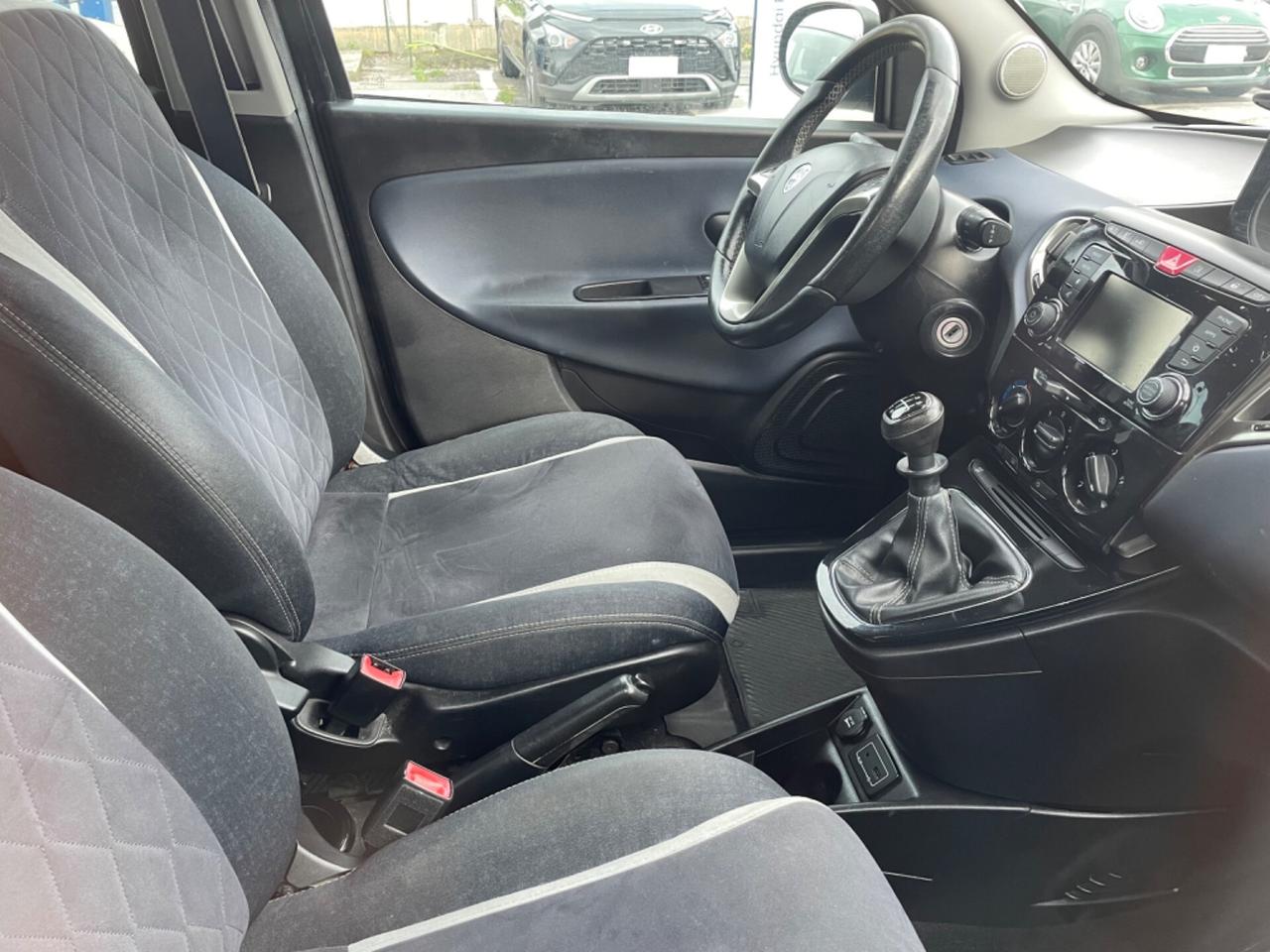 Lancia Ypsilon 1.2 69 CV 5 porte Gold