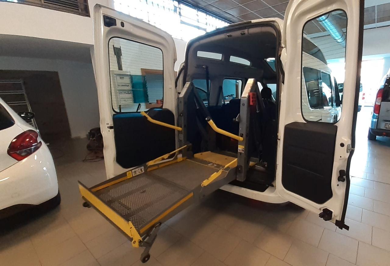 Doblò trasporto disabili Multijet pedana elettrica