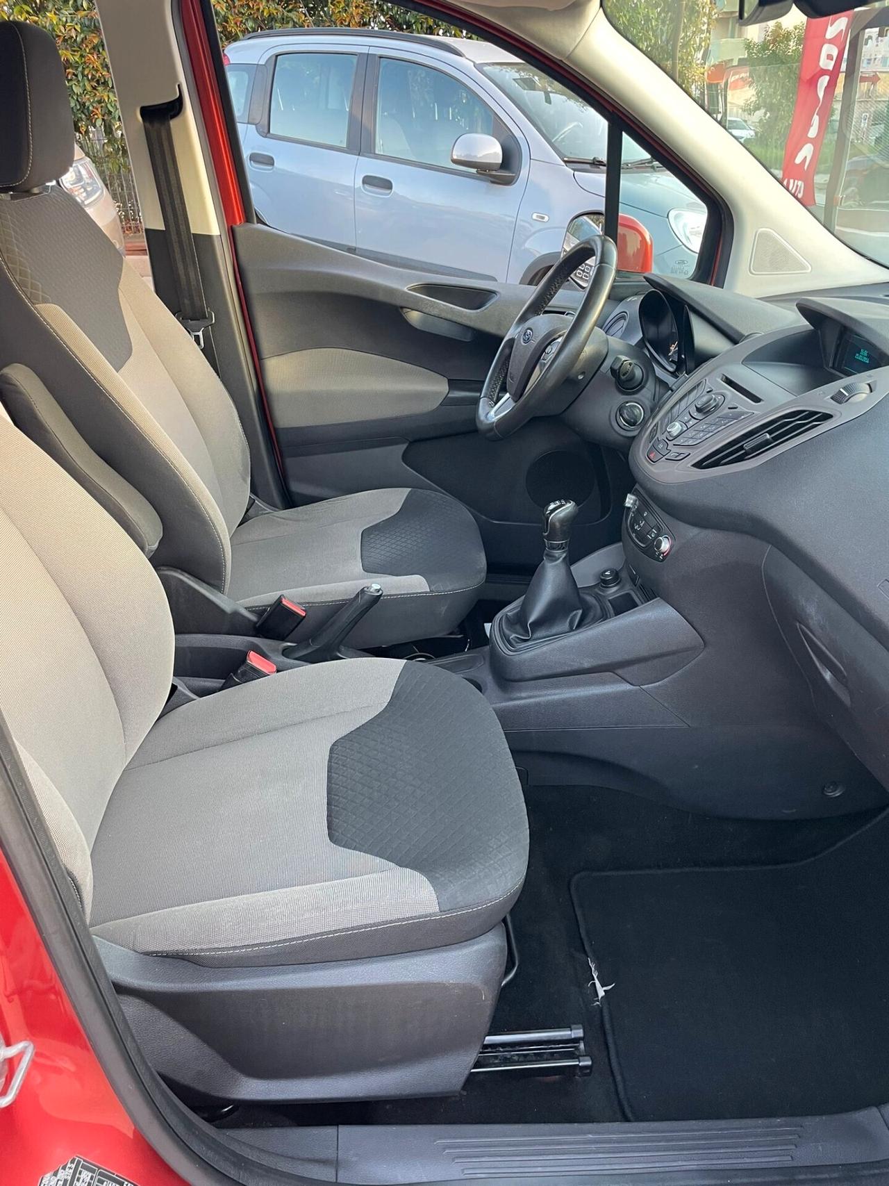 Ford Tourneo Courier 1.5 TDCI 75 CV Plus 5P 2015