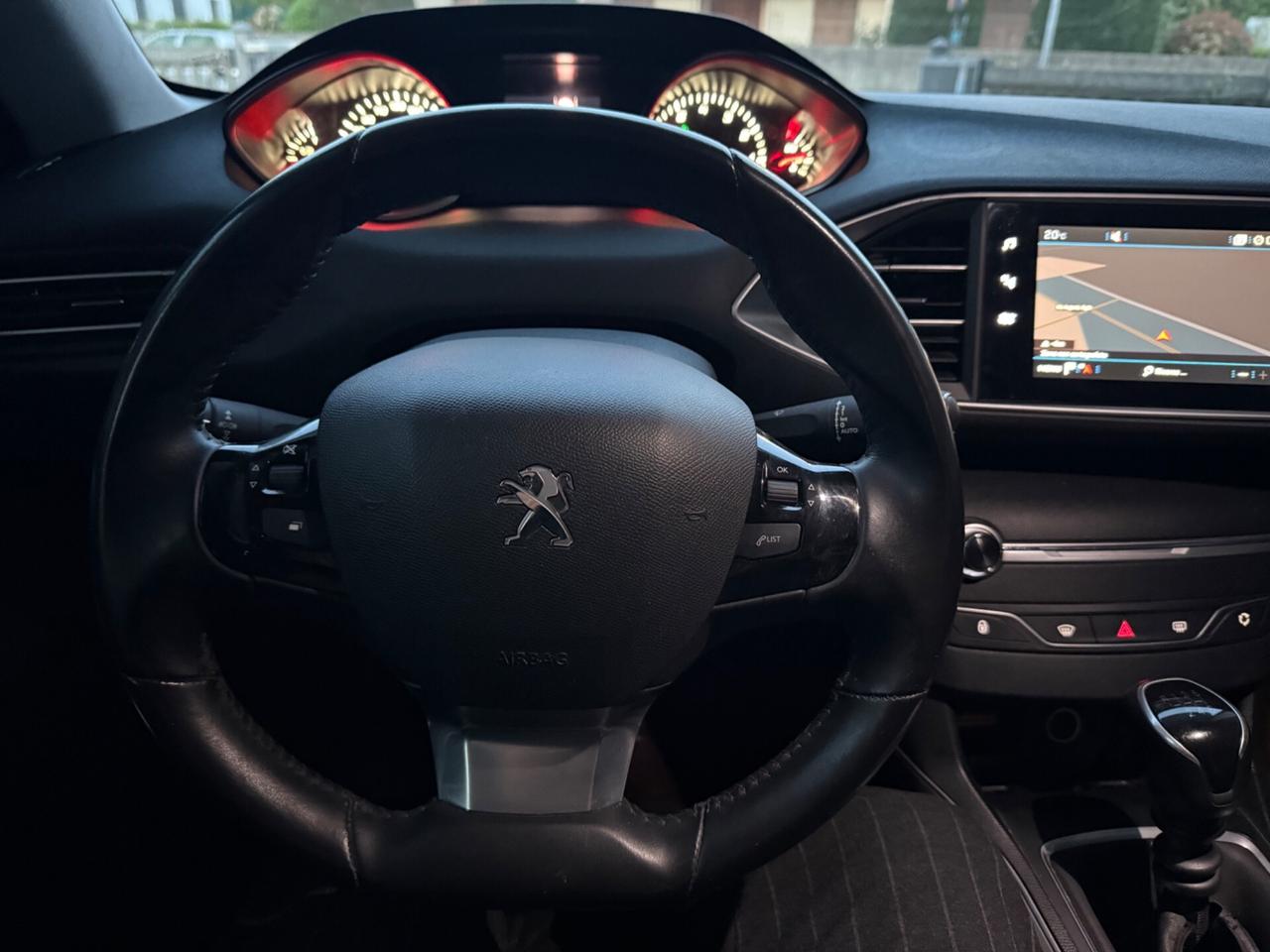 Peugeot 308 1.2 Turbo Benzina POCHI KM 2021 NEOPAT