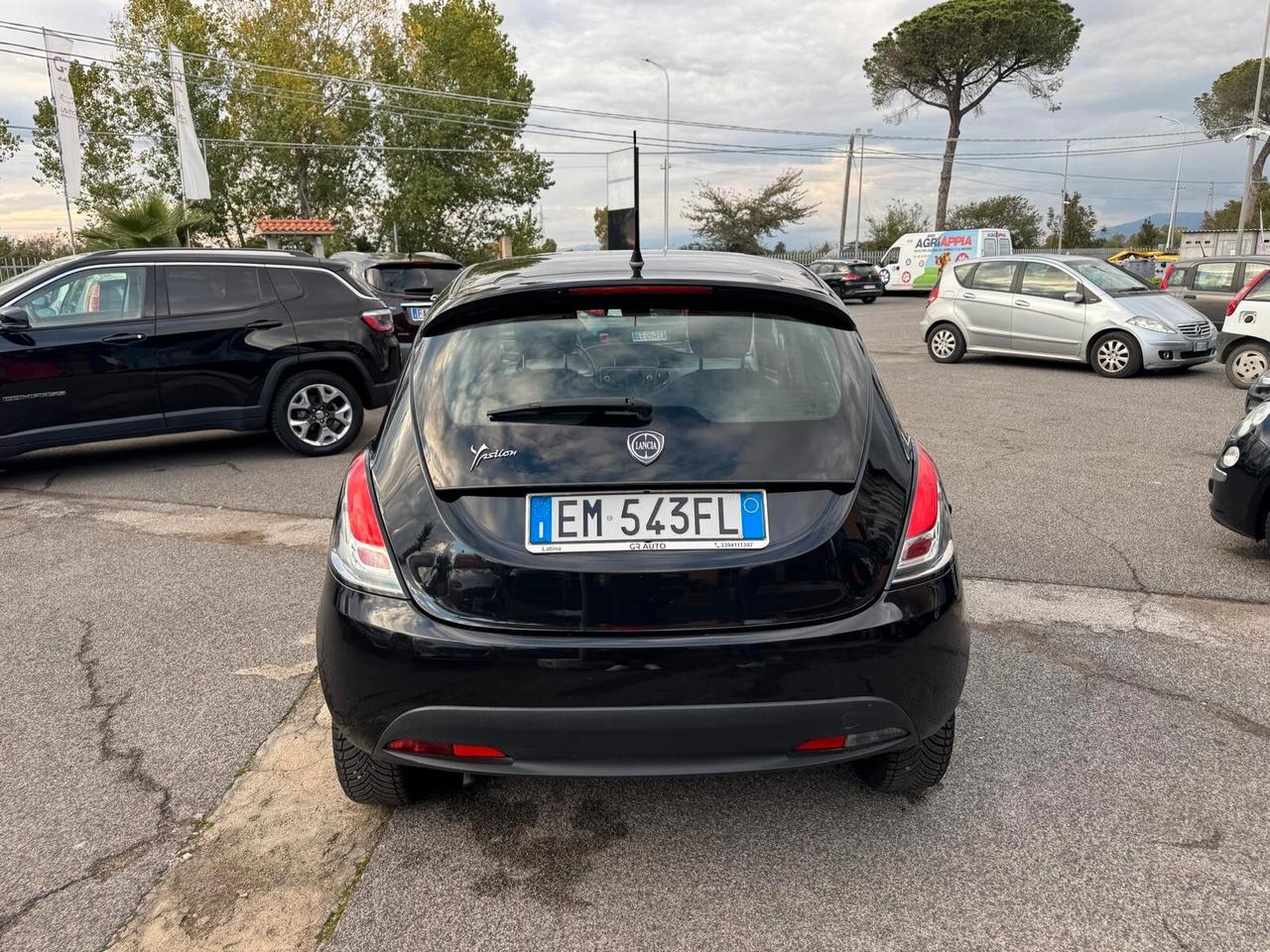 Lancia Ypsilon 0.9 TWINAIR 85CV DFN AUTOM GOLD 2012