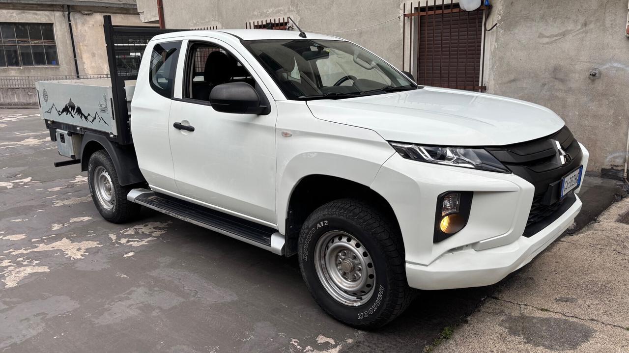 Mitsubishi L200 2.3 D Club Cab 4x4 Easy Select Inform