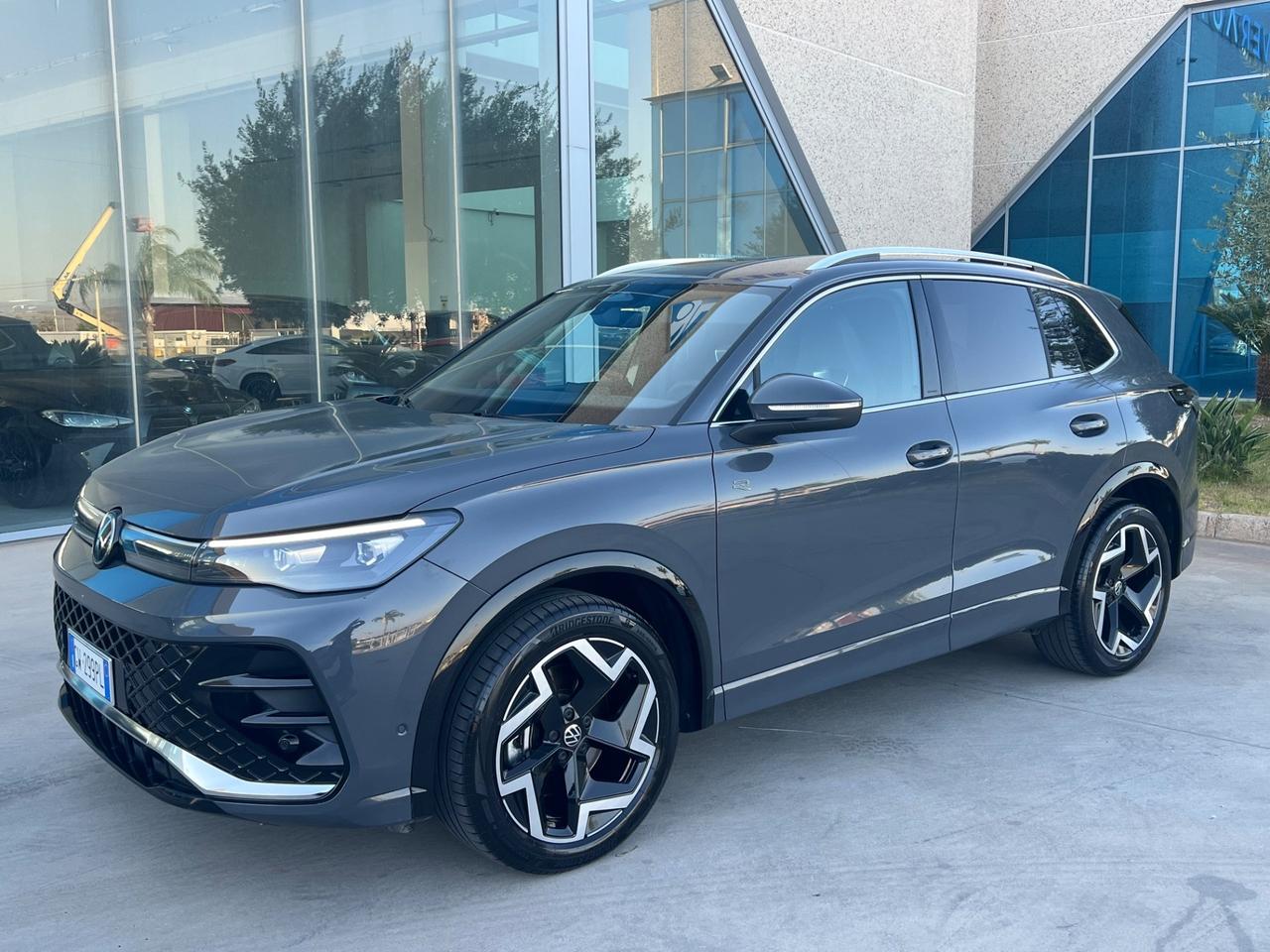 Volkswagen Tiguan 2.0 TDI 150 CV DSG R-Line Plus - possibilità noleggio no scoring