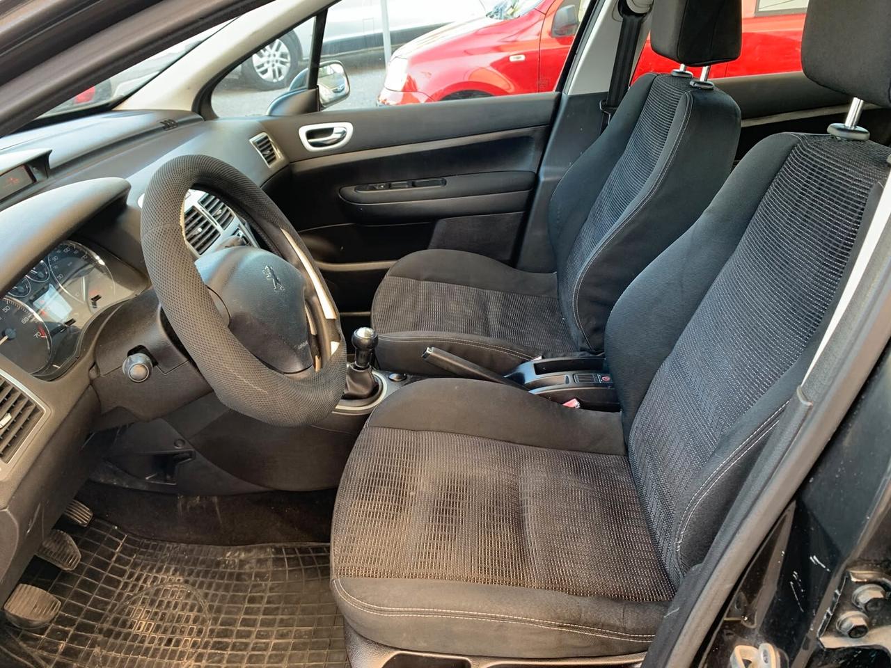 Peugeot 307 1.4 Benz. 88cv 5p. D-Sign