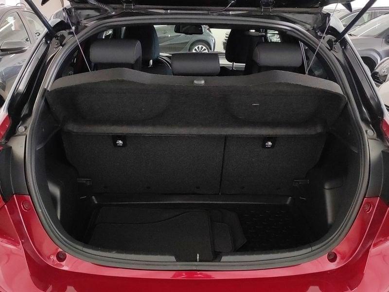 Toyota Yaris 1.5 Hybrid 5 porte Lounge Red/Black AREA C FREE