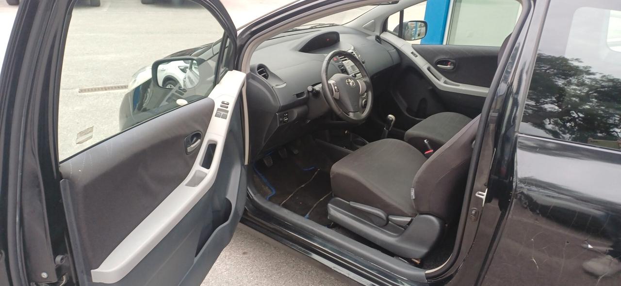Toyota Yaris 1.0 3 porte Sol