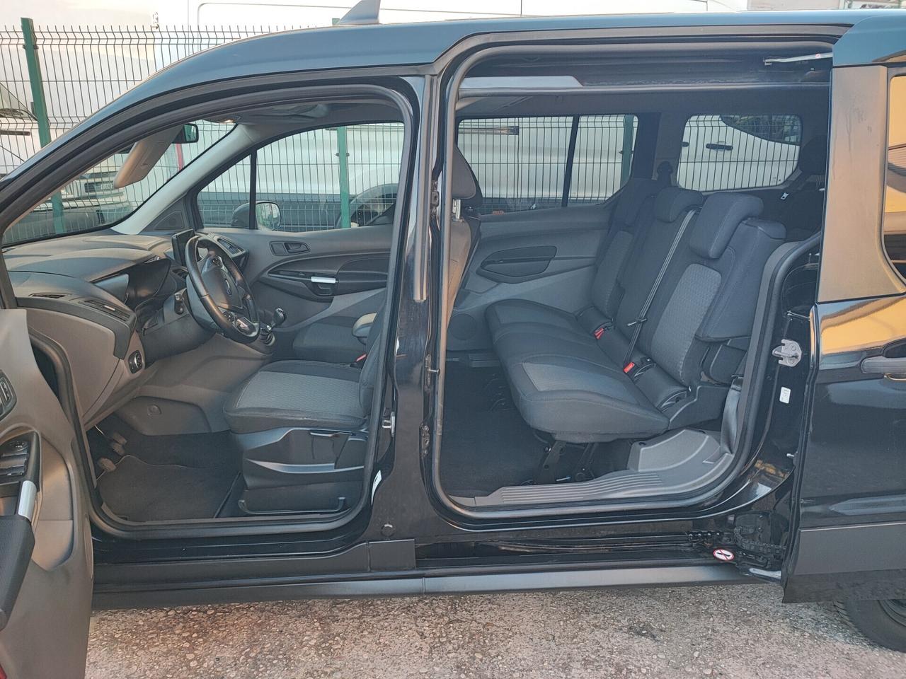 Ford Grand Tourneo Gancio Traino 7 Posti Euro 6