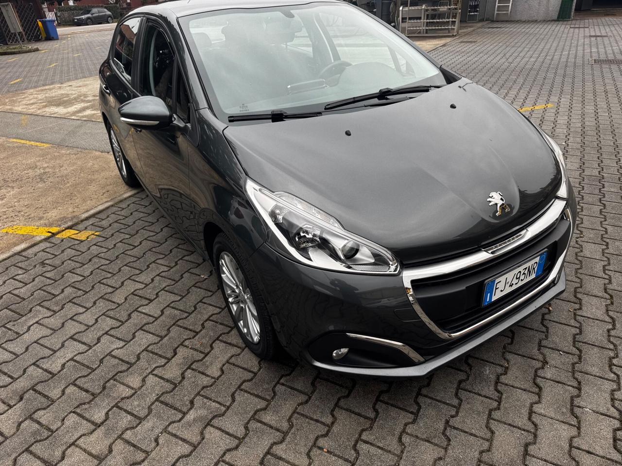 Peugeot 208 PureTech 82 5 porte Allure neopatentati