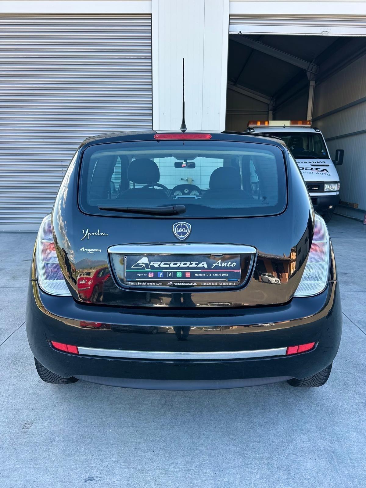 Lancia Ypsilon 1.3 MJT 75 CV Unyca
