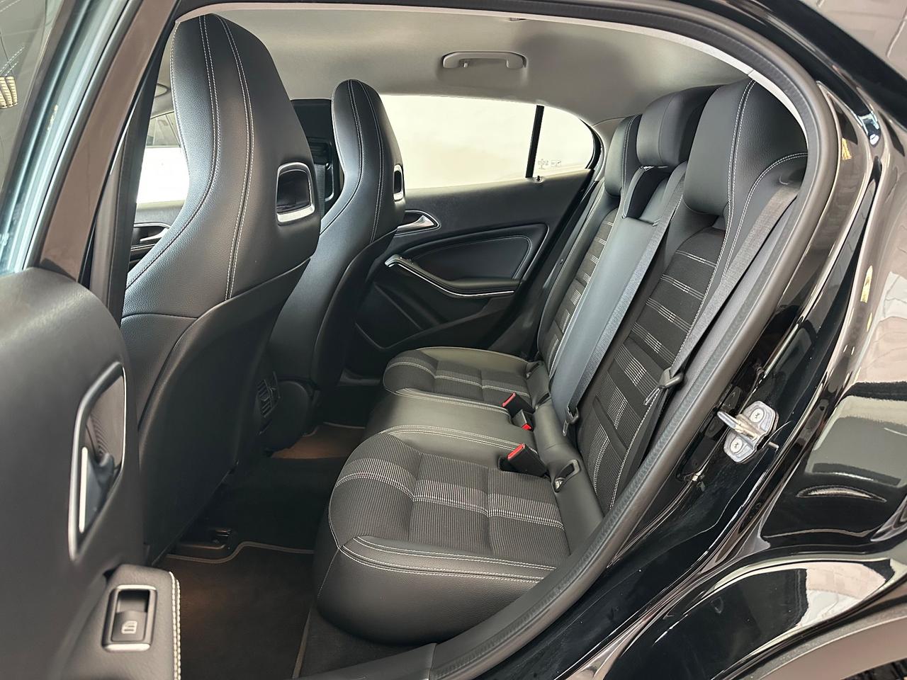 Mercedes-benz GLA 180 Sport PARI A NUOVO