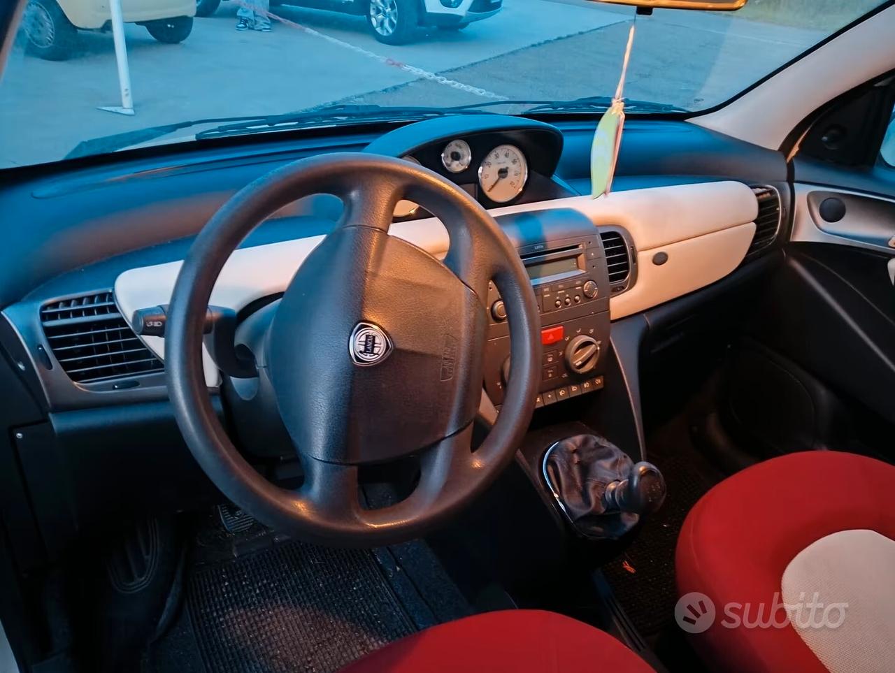 Lancia Ypsilon 1.2 Oro INTERNI IN PELLE