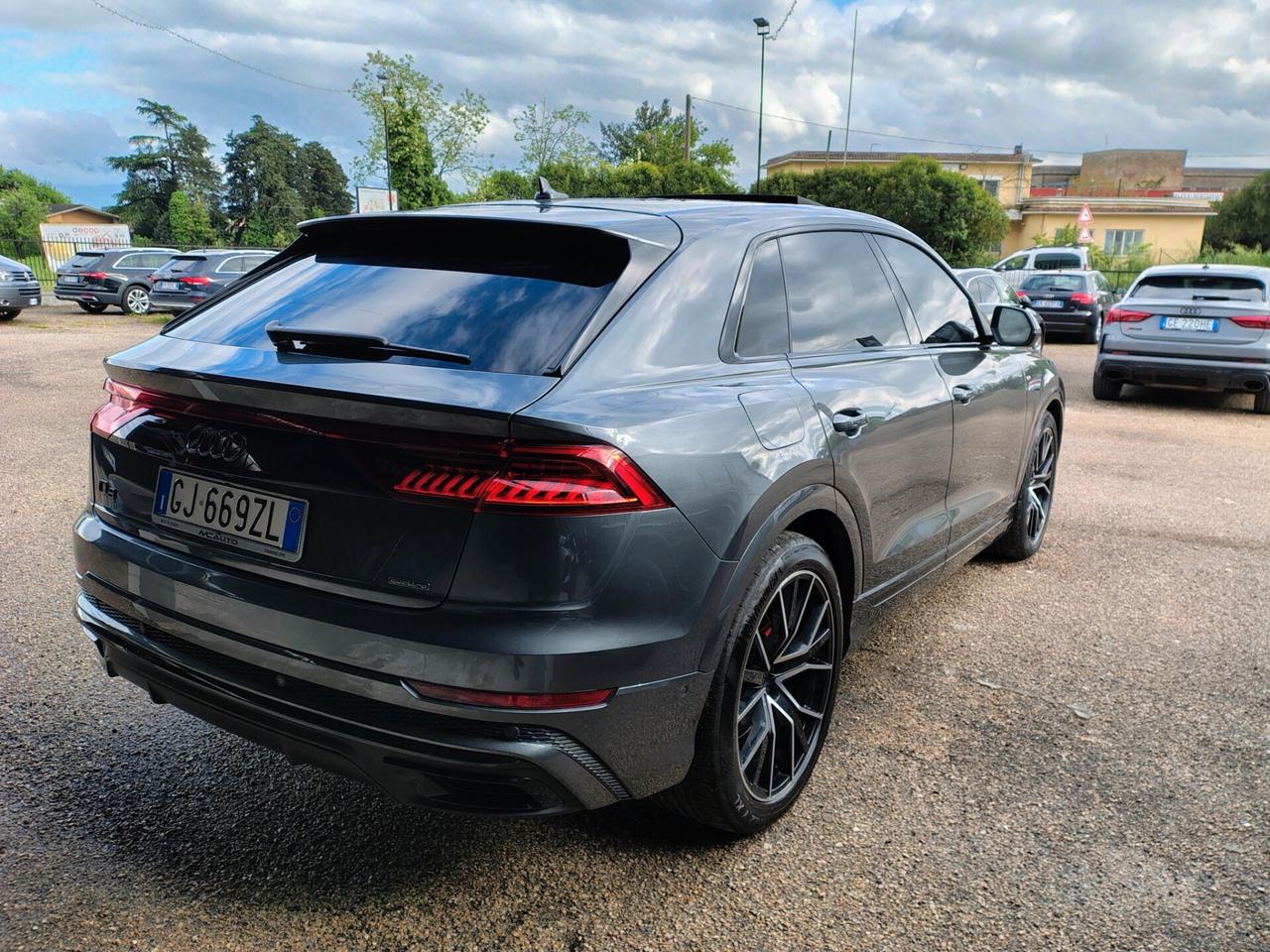 Audi Q8 55 TFSI e quattro tiptronic Sport