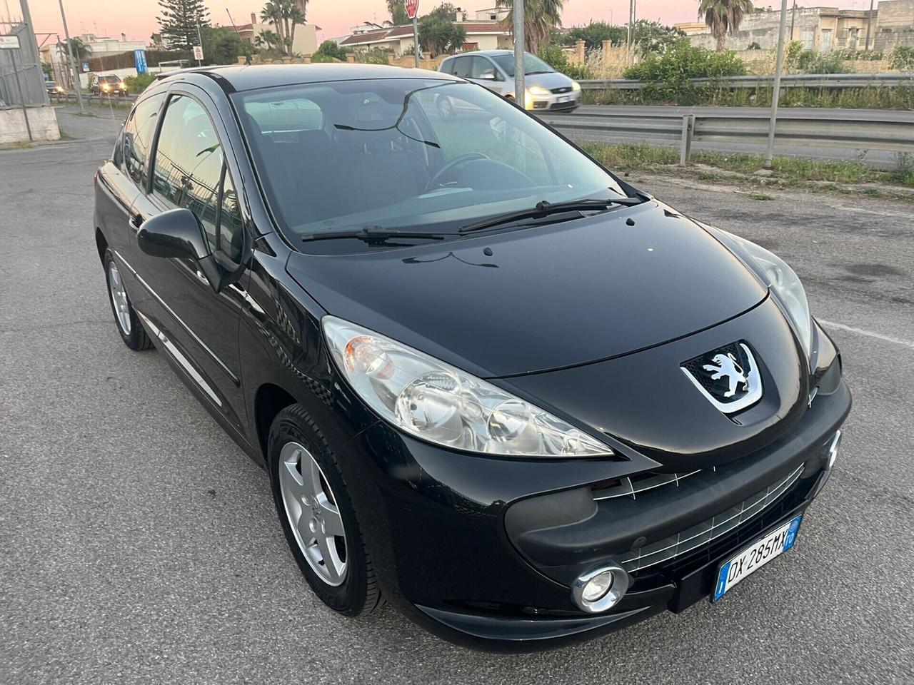 Peugeot 207 1.4 8V X Line - 2009