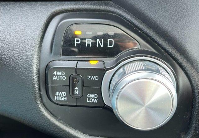 DODGE RAM 1500 5.7 V8 Crew Cab Sport Autocarro N1