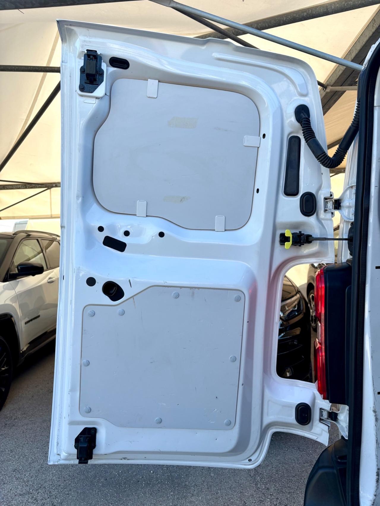 Opel Vivaro 1.5 Diesel 120cv PL-TN Enjoy DOPPIA PORTA LATERALE