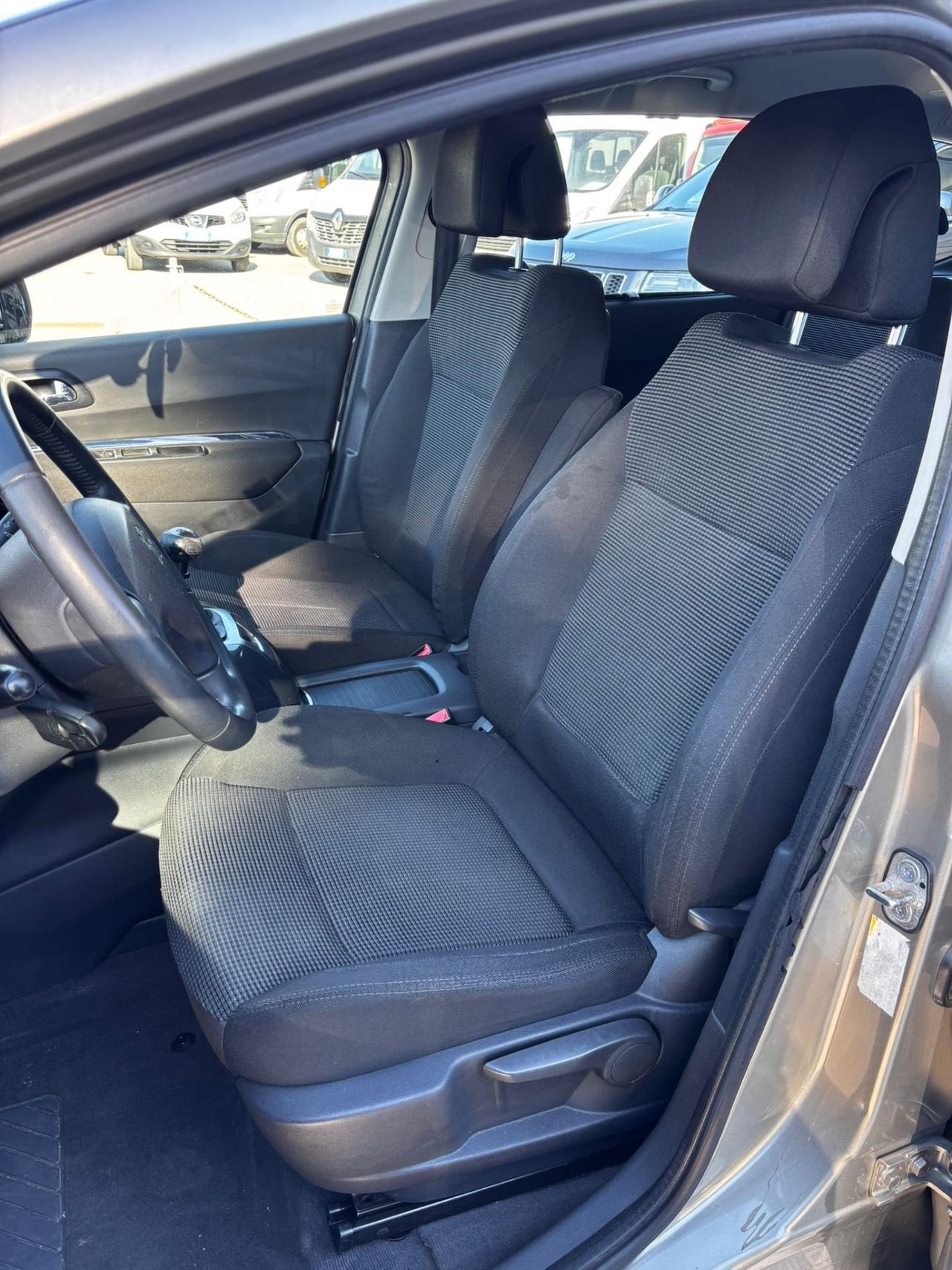 Peugeot 5008 2.0 HDi 150CV Business