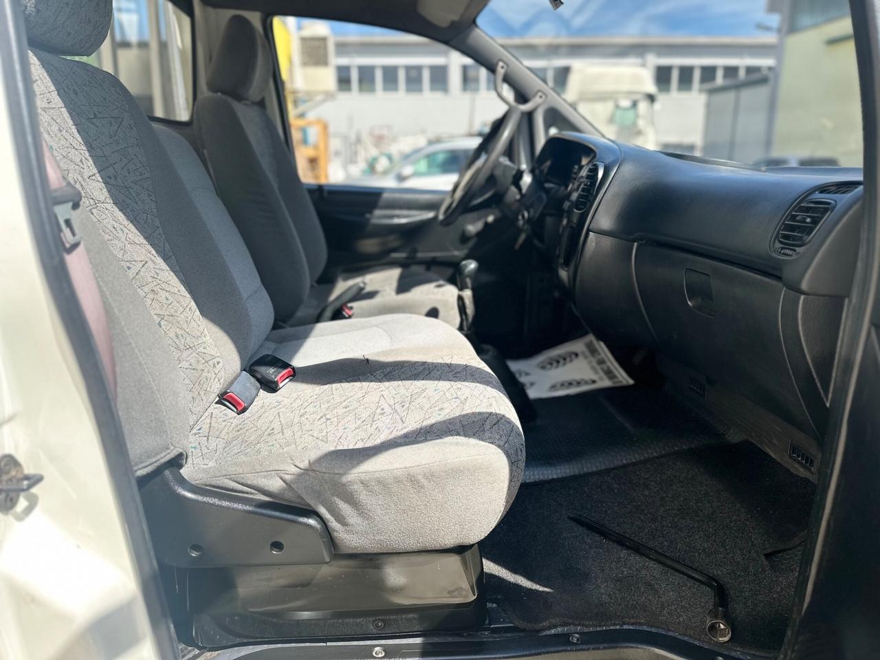 Hyundai H-1 2.5 TDI Autocarro CASSONATO FISSO 3 POSTI