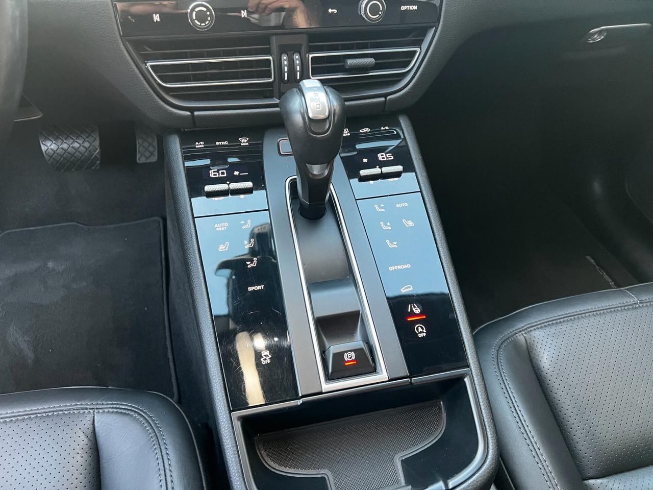 Porsche Macan 2.0 265- TOTAL BLACK-TETTO-2022