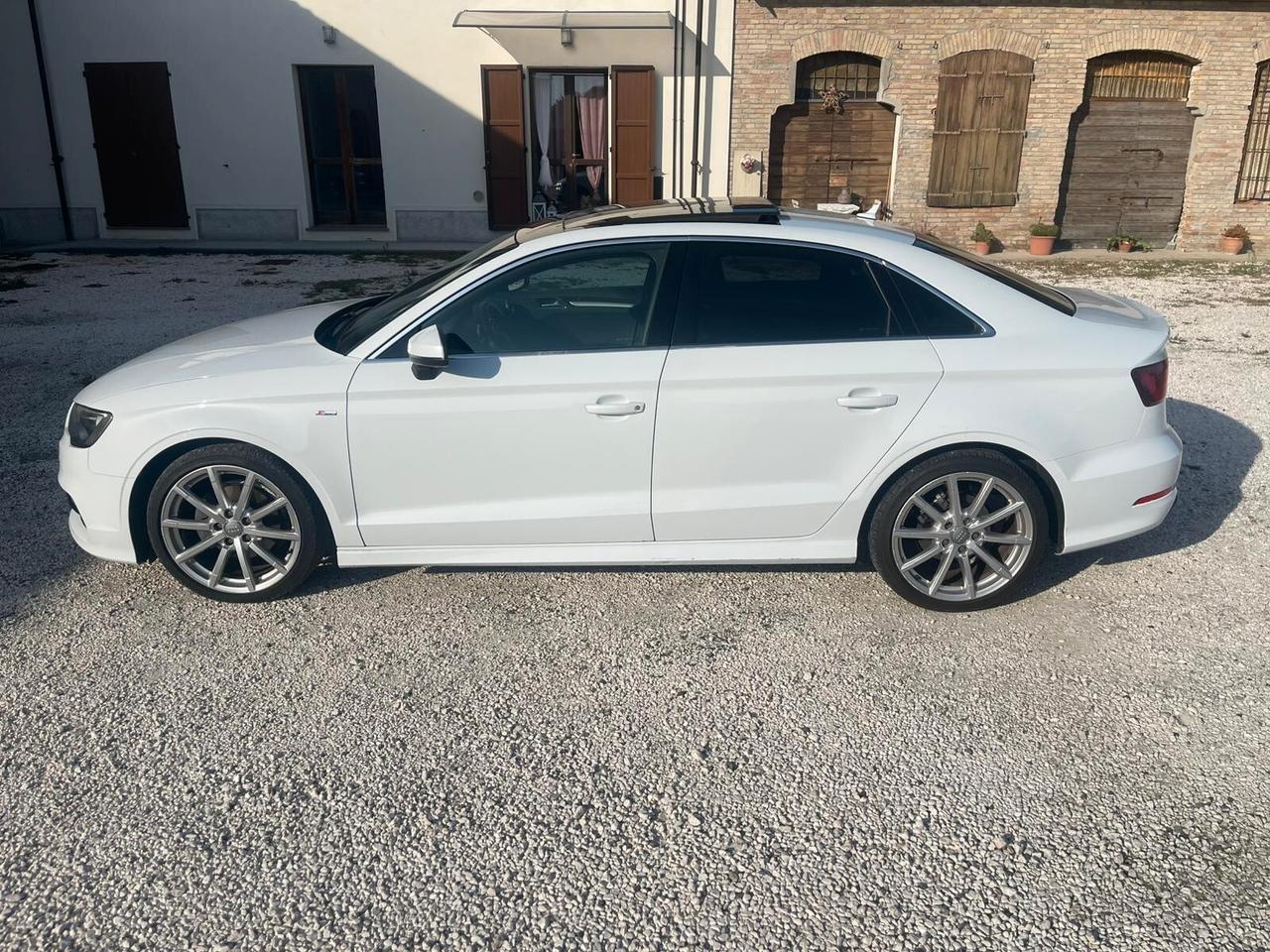 Audi A3 Sedan 1.6 TDI clean diesel S tronic Ambition