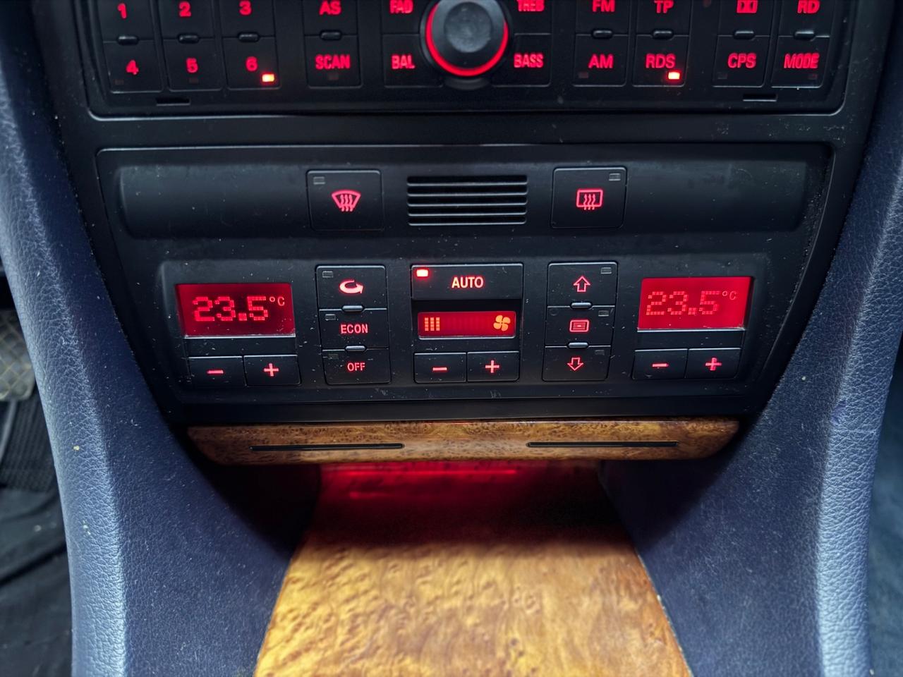 Audi A6 2.5 V6 TDI/180 CV cAvant quattro