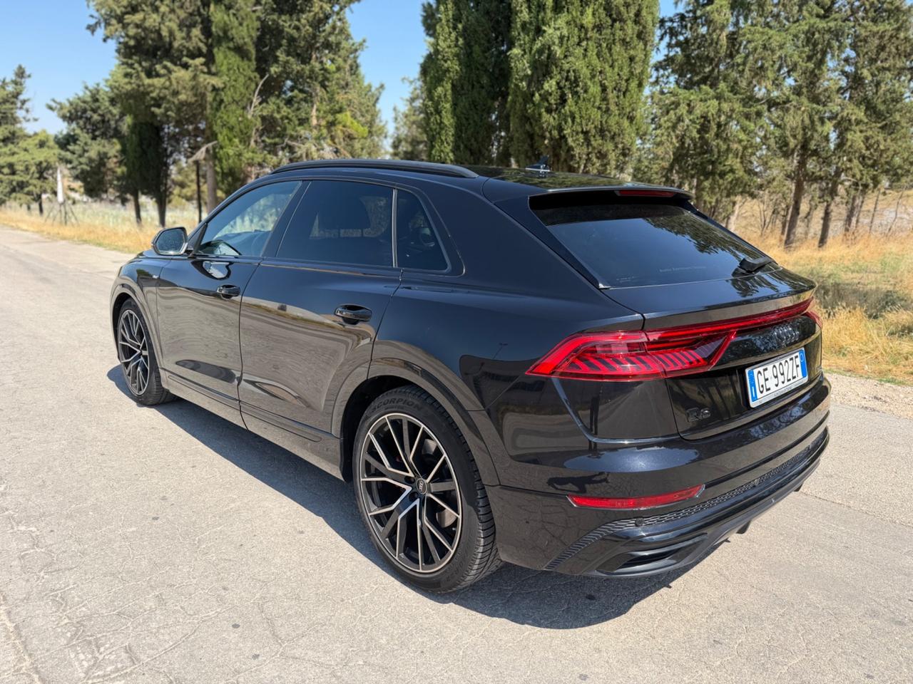 Audi Q8 50 TDI 286 CV quattro S-line identity BLACK