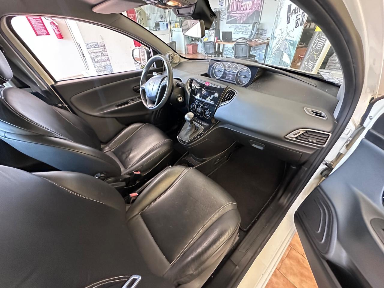 Lancia Ypsilon cambio automatico