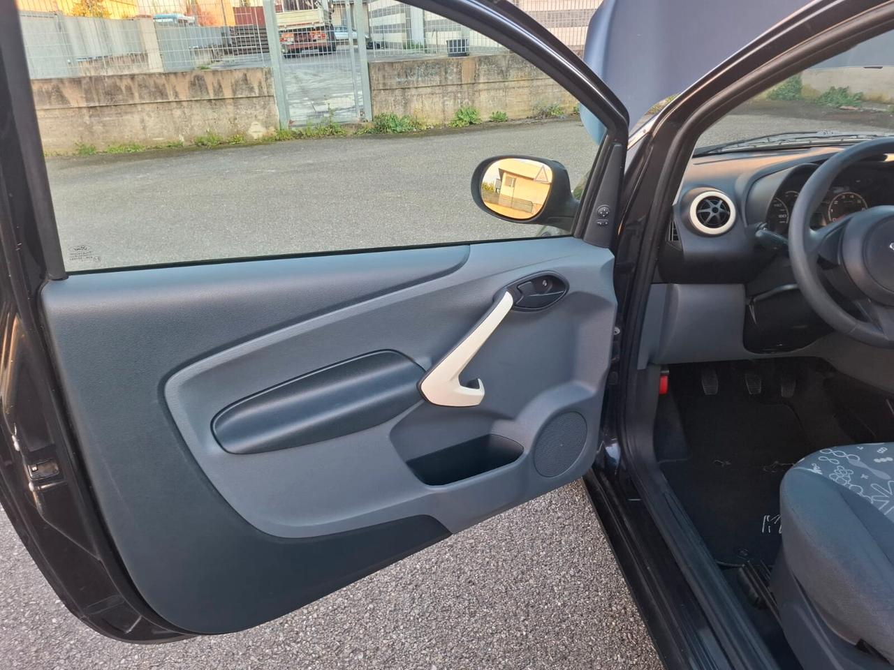 Ford Ka 1.2 benzina 2010 con SOLO 114.000 KM