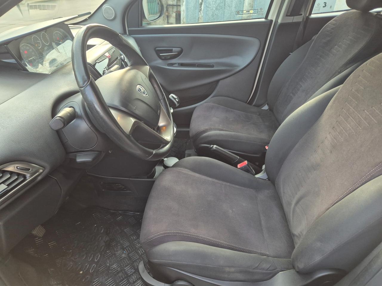 Lancia Ypsilon 0.9 TwinAir 85 CV 5 porte Metano Ecochic Gold