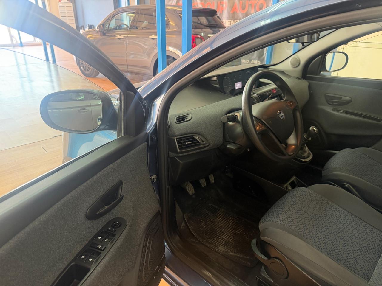 Lancia Ypsilon 1.0BENZ Hybrid 2022 NUOVA