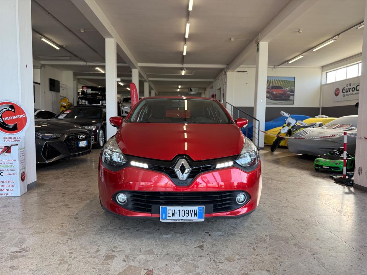 Renault Clio 1.2 75CV Costume Nat 09/2014 Neopatentati