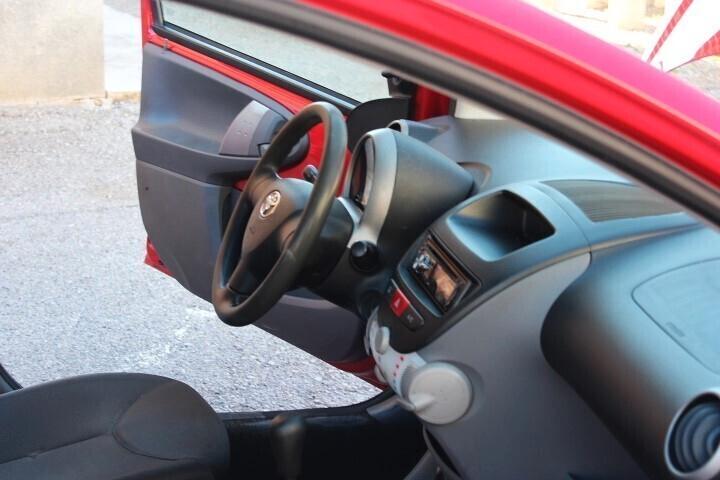 Toyota Aygo 1.0 VVT-i 5 porte Red Edition CLIMATIZZATA UNICA UTILIZZATRICE ESTETICA ESEMPLARE