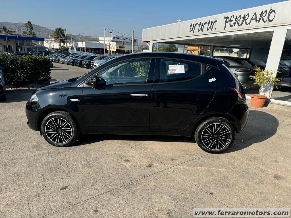 Lancia Ypsilon 1.0 Hybrid Silver NOLEGGIO RENT TO BUY