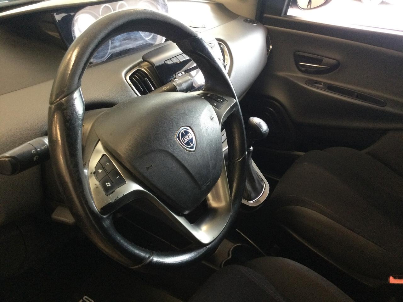 Lancia Ypsilon 0.9 TwinAir 85 CV 5 porte S&S DFN Platinum