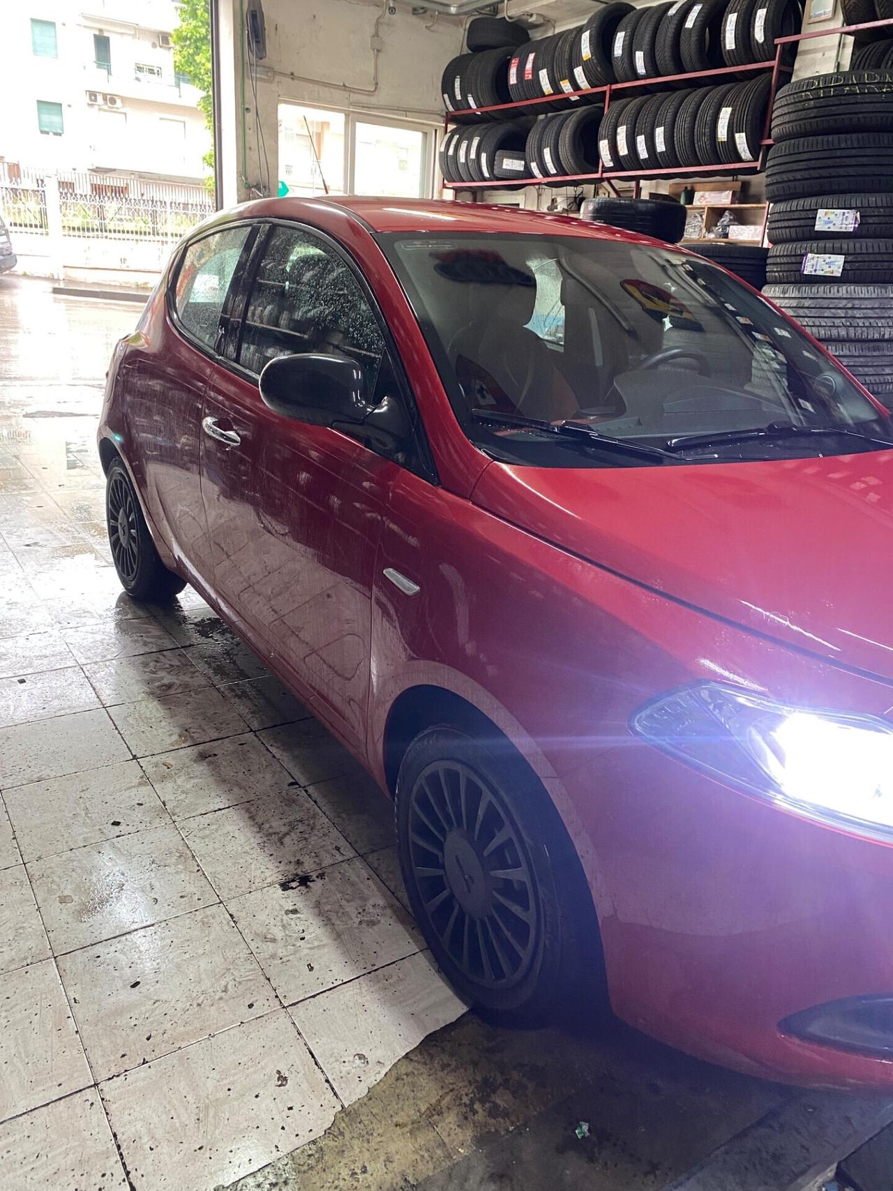 Lancia Ypsilon 1.2 69 CV 5 porte GPL