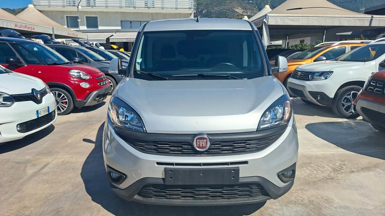Fiat Doblò Cargo 1.6 MJT con tetto apribile posteriore