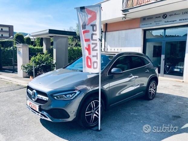 MERCEDES-BENZ GLA 200 d Automatic TETTO- AMBIENT